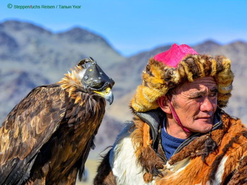 Steppenfuchs Reisen - Adlerjäger mit seinem Adler