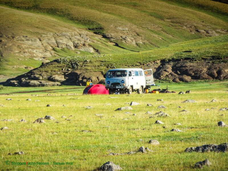 Steppenfuchs Reisen - Zeltenin der mongolischen Steppe