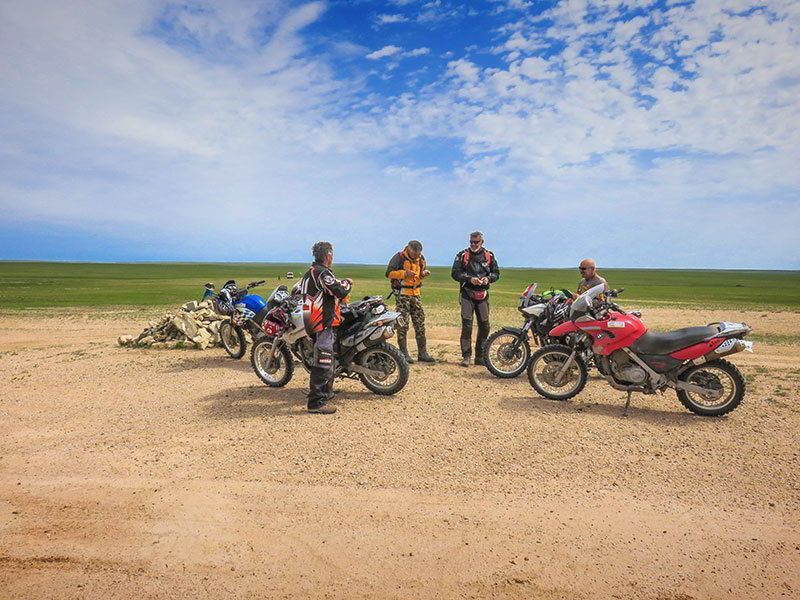 Steppenfuchs Reisen - Pause am Ovoo