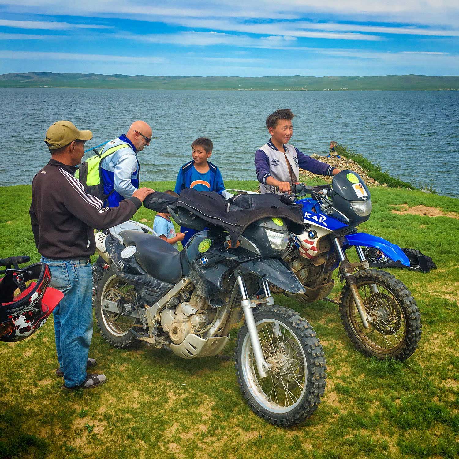 Steppenfuchs Reisen - Motorräder am Ogii Nuur