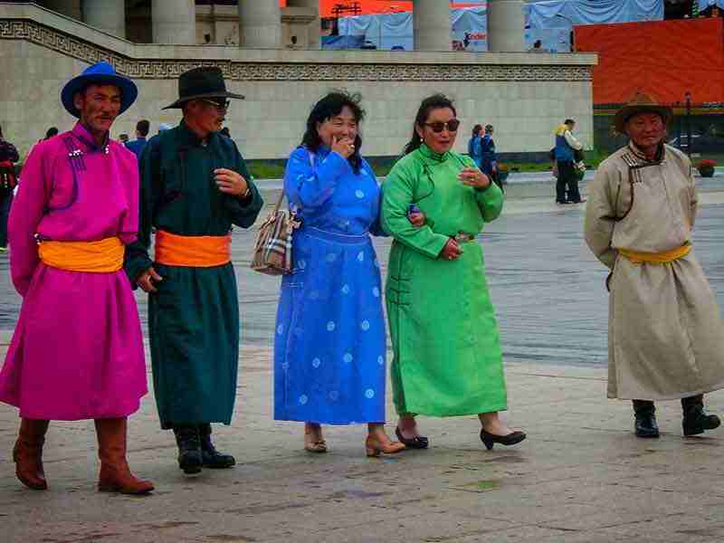 Steppenfuchs Reisen - Traditionelle Gewänder