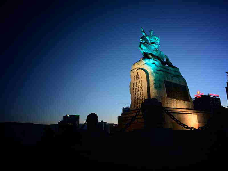 Steppenfuchs Reisen - Suhkbaatar Reiterdenkmal