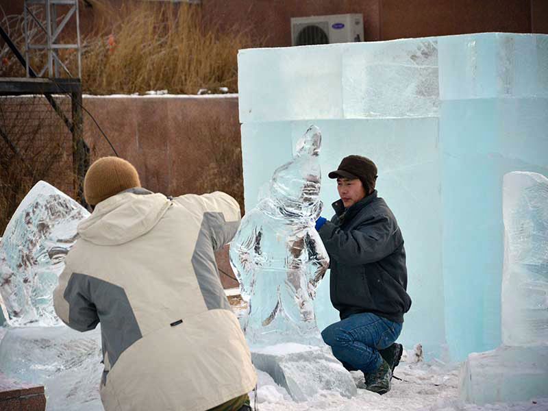 Steppenfuchs Reisen - Eisskulpturen in Ulaanbaatar