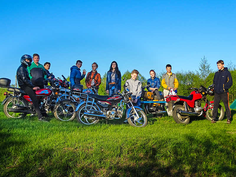Steppenfuchs Reisen - Treffen lokaler Motorradgang